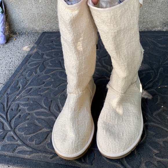 Ugg Heirloom Cream Woven Textile and Genuine Sheepskin Lace Up Ribbon Tall Boots - Picture 3 of 13